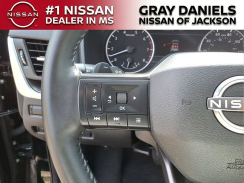 Used 2025 Nissan Rogue SV FWD image 14