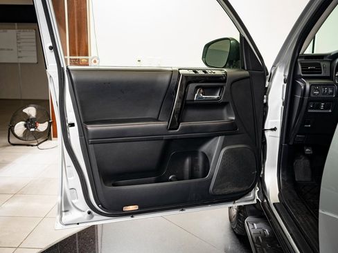 Used 2020 Toyota 4Runner TRD Off-Road Premium image 22