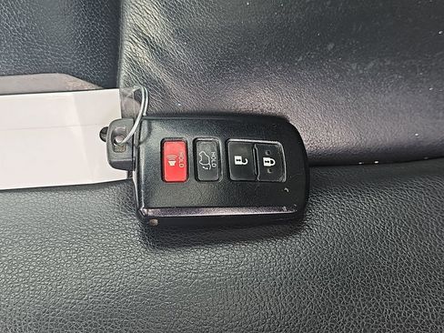 Used 2019 Toyota Highlander XLE AWD/4WD image 43