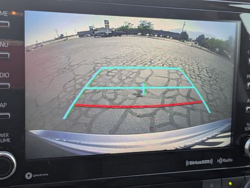 Used 2021 Toyota Highlander XLE AWD/4WD image 24
