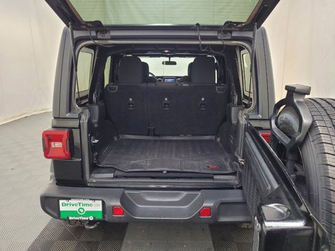 Used 2018 Jeep Wrangler Unlimited Sahara w/ LED Lighting Group AWD/4WD image 29