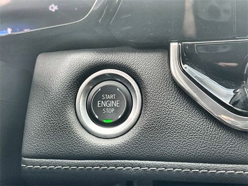 Used 2024 Chevrolet Colorado LT w/ LT Convenience Package image 16