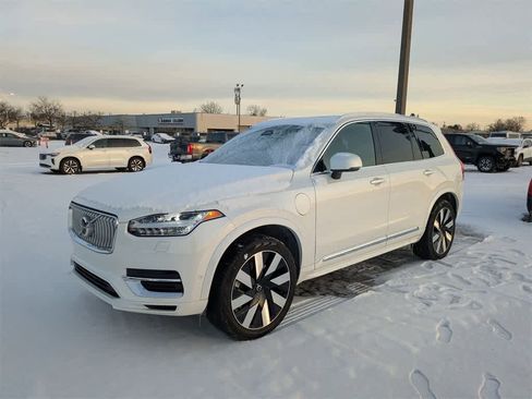 Used 2025 Volvo XC90 T8 Plus w/ Protection Package Premier image 12