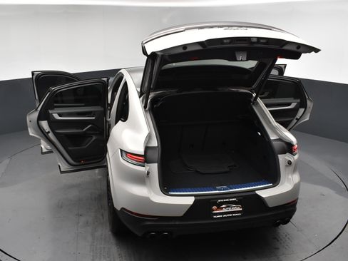 Used 2024 Porsche Cayenne Coupe image 27