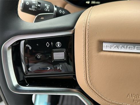 New 2025 Land Rover Range Rover Sport SE image 12