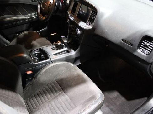Used 2017 Dodge Charger R/T image 6