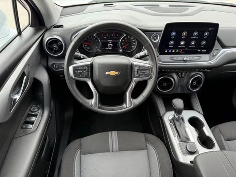 Used 2025 Chevrolet Blazer LT AWD/4WD image 28