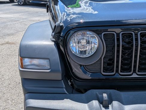 Used 2024 Jeep Wrangler Unlimited Sport AWD/4WD image 10