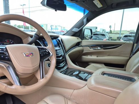 Used 2018 Cadillac Escalade Platinum image 40