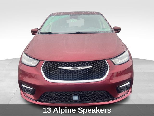 Used 2022 Chrysler Pacifica Touring-L w/ Uconnect Theater Family Group FWD image 9