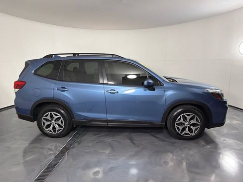Used 2021 Subaru Forester Premium AWD/4WD image 4
