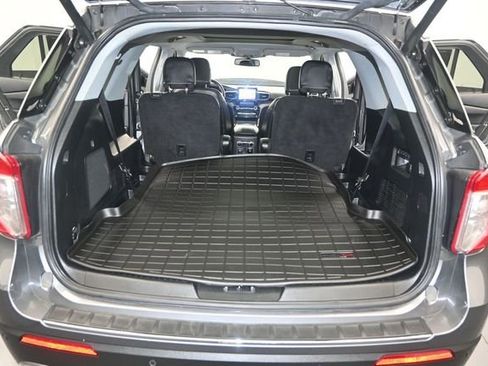 Used 2022 Ford Explorer Limited w/ Equipment Group 301A RWD image 16