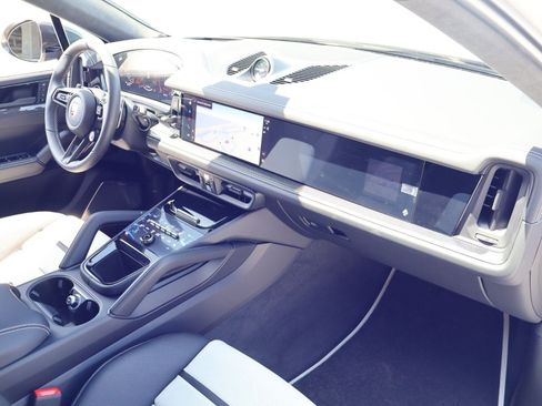 New 2026 Porsche Cayenne Turbo GT AWD/4WD image 25