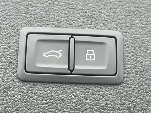 Used 2025 Audi Q5 2.0T Premium image 19