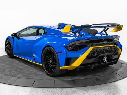 Used 2022 Lamborghini Huracan STO RWD image 6