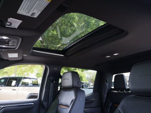 Used 2022 GMC Sierra 1500 AT4 w/ AT4 Premium Package AWD/4WD image 8