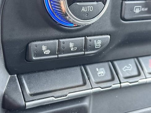 Used 2022 GMC Sierra 2500 SLT w/ SLT Convenience Package image 34