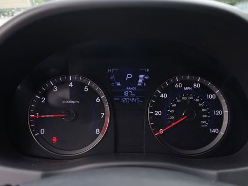 Used 2012 Hyundai Accent GS FWD image 17