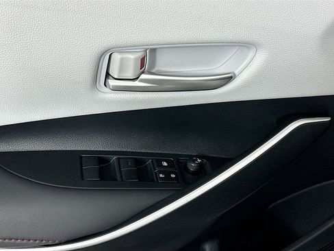 Used 2025 Toyota Corolla SE image 17