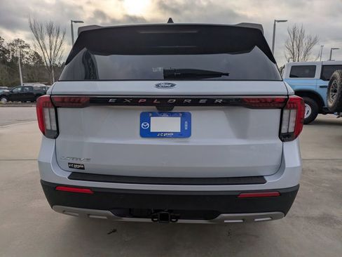 New 2026 Ford Explorer Active w/ Active Comfort Package image 5