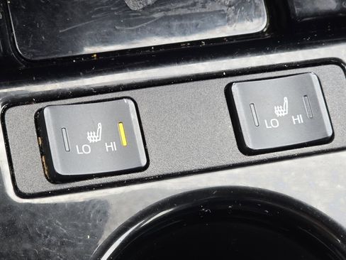 Used 2021 Toyota Prius Prime XLE image 9