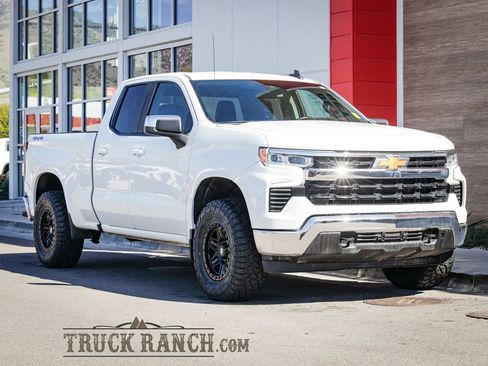 Used 2022 Chevrolet Silverado 1500 LT w/ Protection Package AWD/4WD image 1