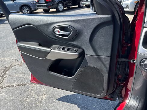Used 2020 Jeep Cherokee Latitude FWD image 16