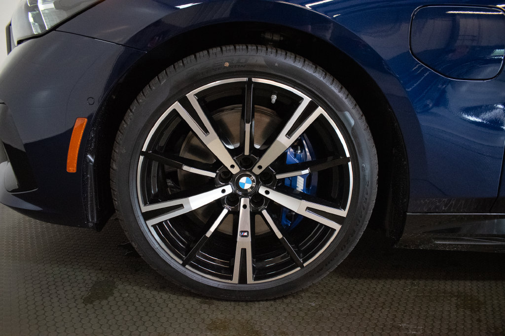 New 2027 BMW 550e xDrive w/ Premium Package AWD/4WD image 9
