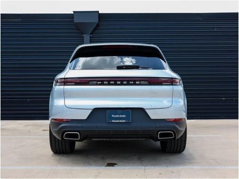 Certified 2025 Porsche Cayenne AWD/4WD image 6