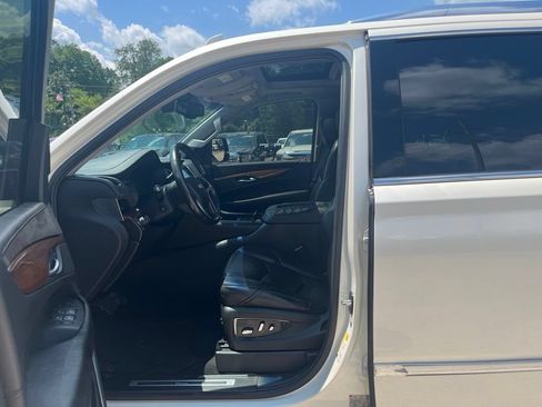 Used 2015 Cadillac Escalade Luxury AWD/4WD image 19