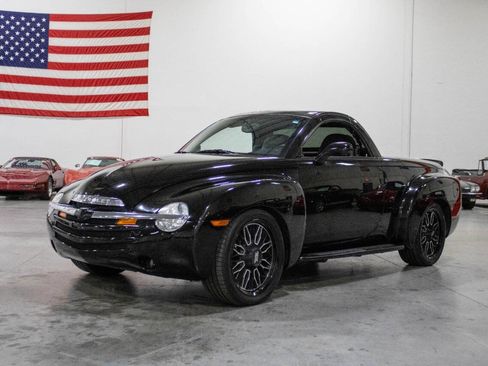Used 2005 Chevrolet SSR LS 2dr Regular Cab Convertible w/ Preferred Equipment Group image 18