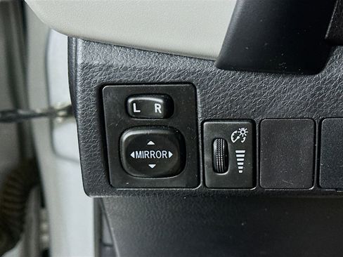 Used 2018 Toyota Corolla LE FWD image 16