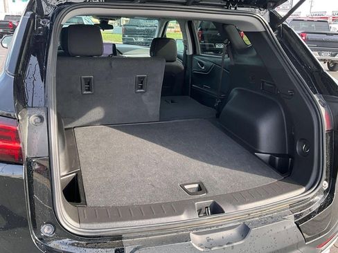 Used 2025 Chevrolet Blazer LT image 4