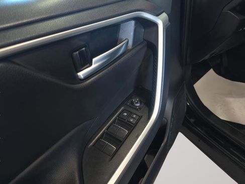 Used 2025 Toyota RAV4 XLE image 9