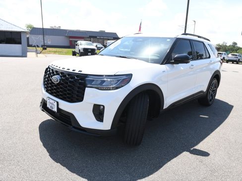 Used 2025 Ford Explorer ST-Line w/ Premium Package RWD image 8