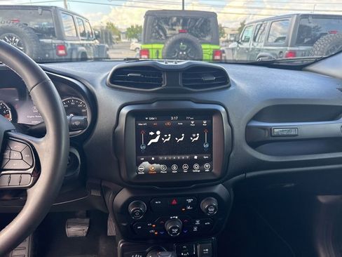 Used 2021 Jeep Renegade Latitude image 24