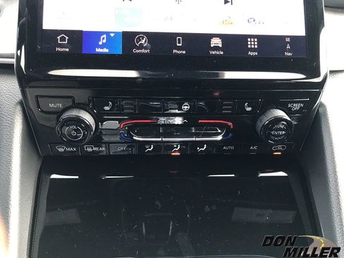 New 2025 Jeep Grand Cherokee Limited w/ Black Appearance Package image 22