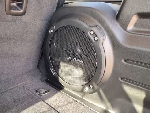 Used 2018 Jeep Wrangler Unlimited Sahara w/ Uconnect 4C Nav & Sound Group AWD/4WD image 18