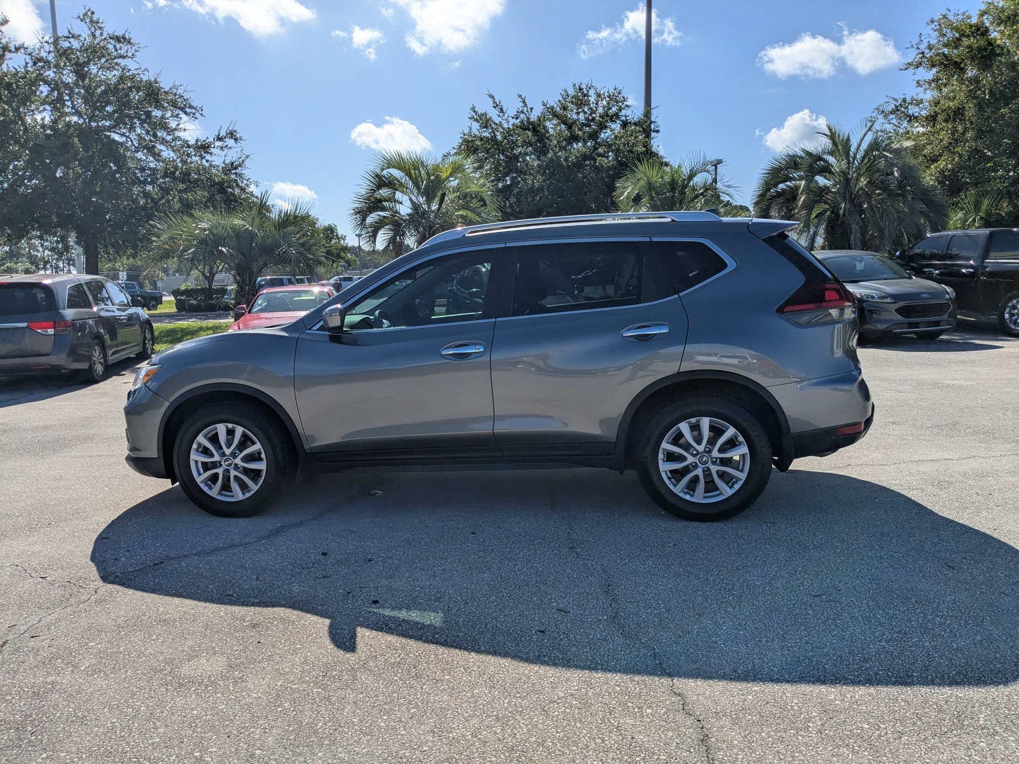 Used 2019 Nissan Rogue S w/ Special Edition Package FWD image 7