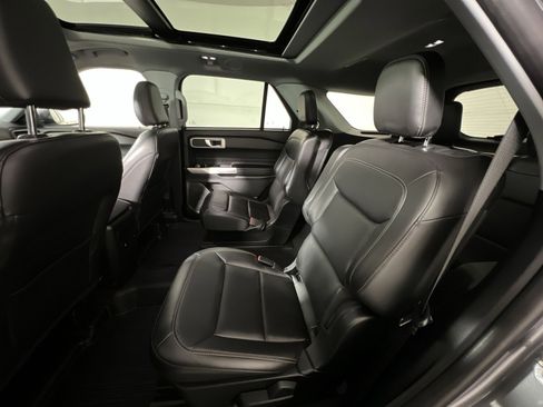 Used 2022 Ford Explorer XLT w/ Equipment Group 202A image 25
