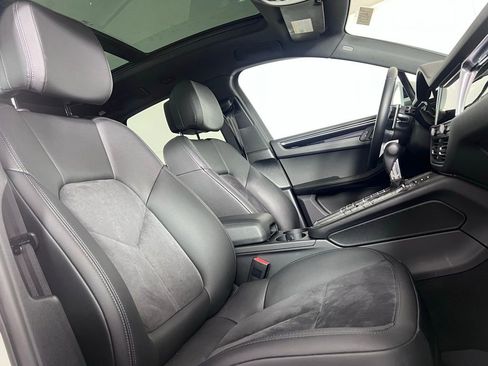 Certified 2020 Porsche Macan image 18