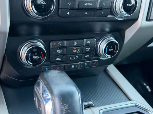 Used 2019 Ford F150 Lariat w/ Equipment Group 502A Luxury AWD/4WD image 28