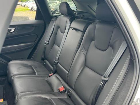 Used 2024 Volvo XC60 B5 Ultimate w/ Protection Package Premier AWD/4WD image 9