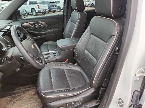 Used 2022 Chevrolet Traverse Premier AWD/4WD image 25