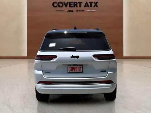 New 2026 Jeep Grand Cherokee L Summit w/ Obsidian Package AWD/4WD image 4
