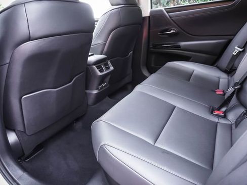 Used 2025 Lexus ES 300h w/ Premium Package image 20