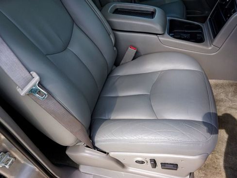 Used 2005 GMC Yukon XL 2500 SLT w/ SLT Preferred Equipment Group image 89