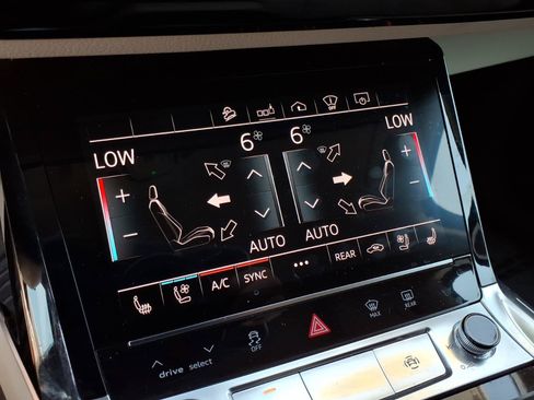 Used 2019 Audi e-tron Prestige AWD/4WD image 23