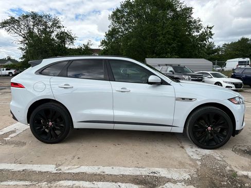Used 2017 Jaguar F-PACE R-Sport image 4