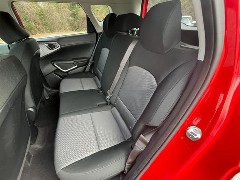 Used 2025 Kia Soul LX w/ LX Technology Package image 32